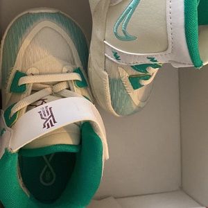 Baby sneakers, Kyrie Infinity, size 6c